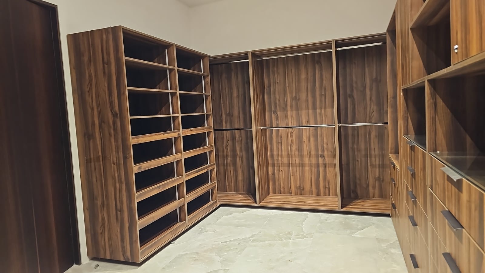 Vestidor Nogal con Zapatera