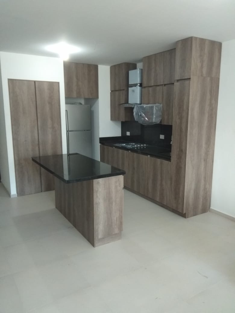 Cocina con Isla de Granito Negro