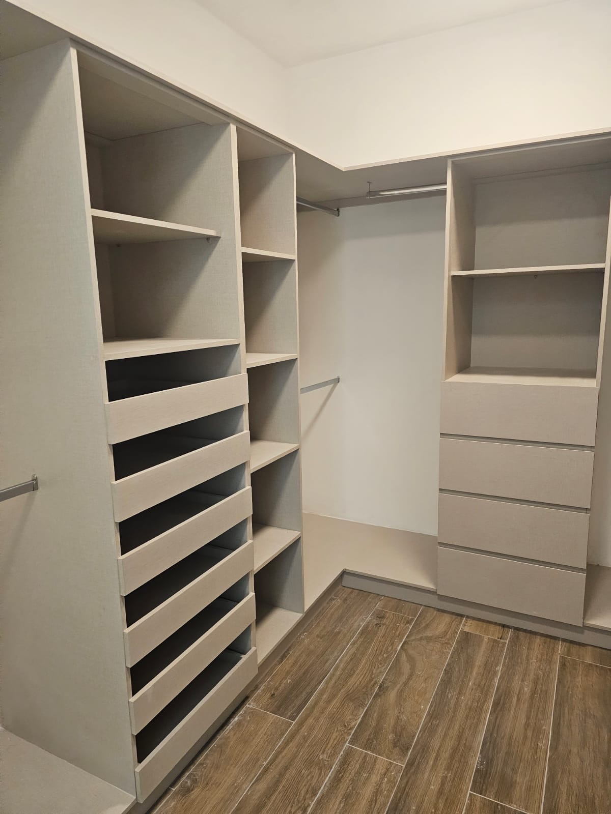 Vestidor Arena con Charolas