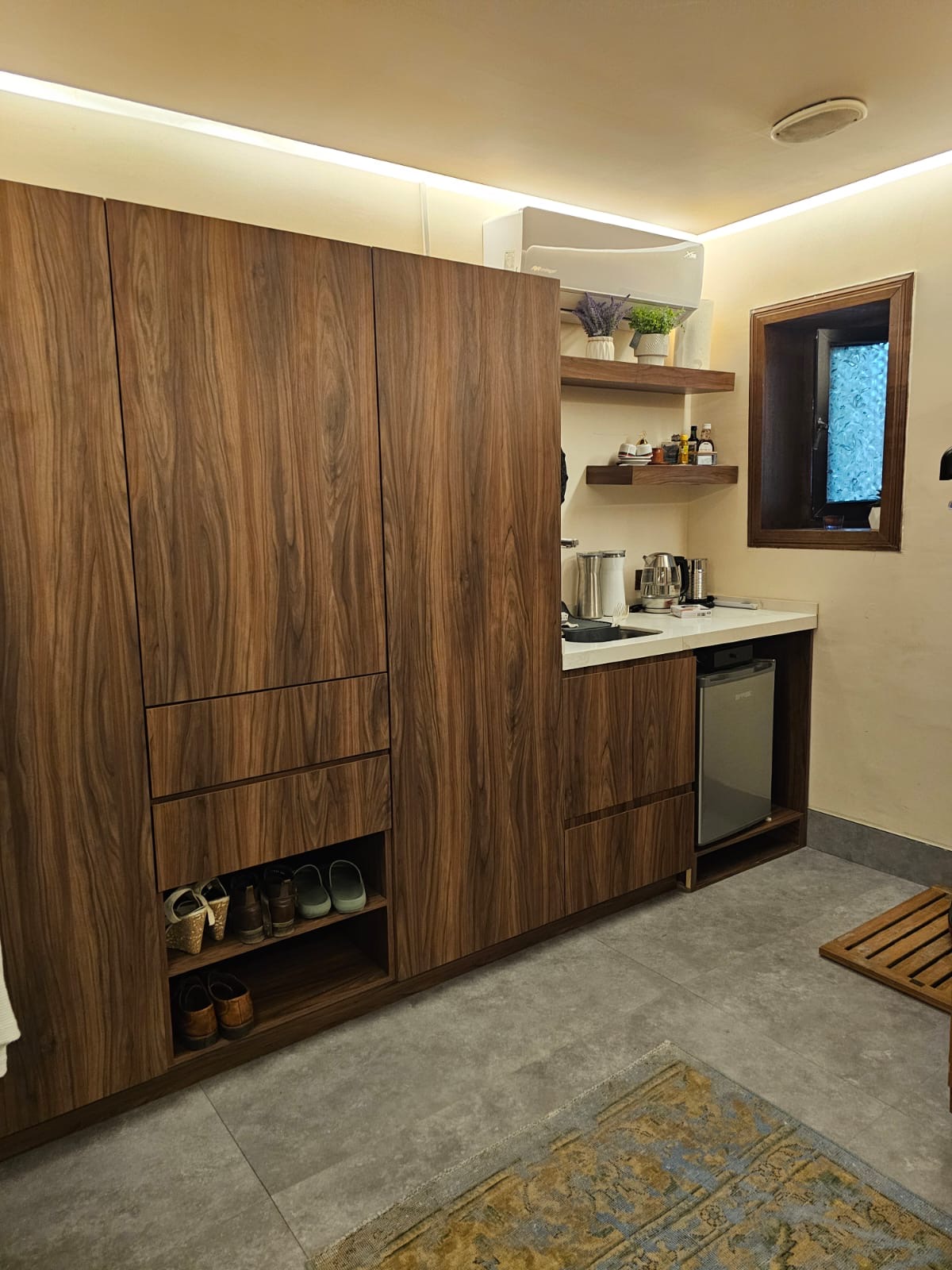 Closet Nogal con Kitchenette