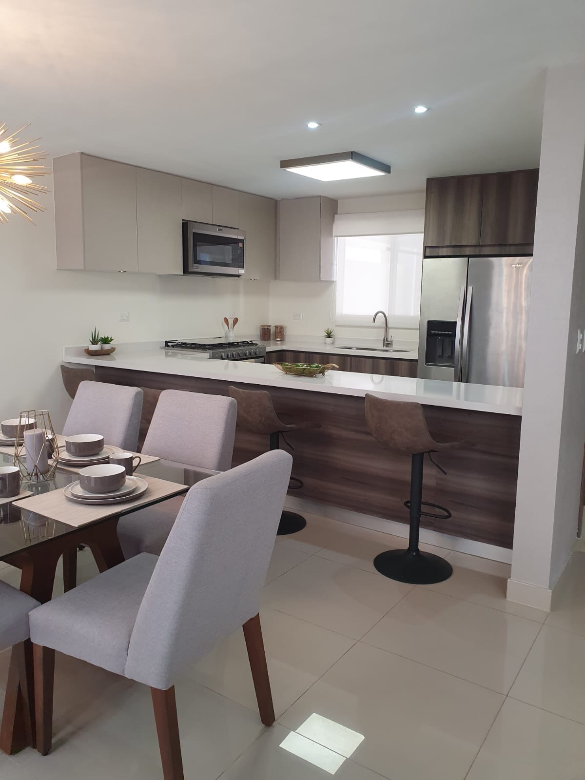 Cocina con Barra Desayunador