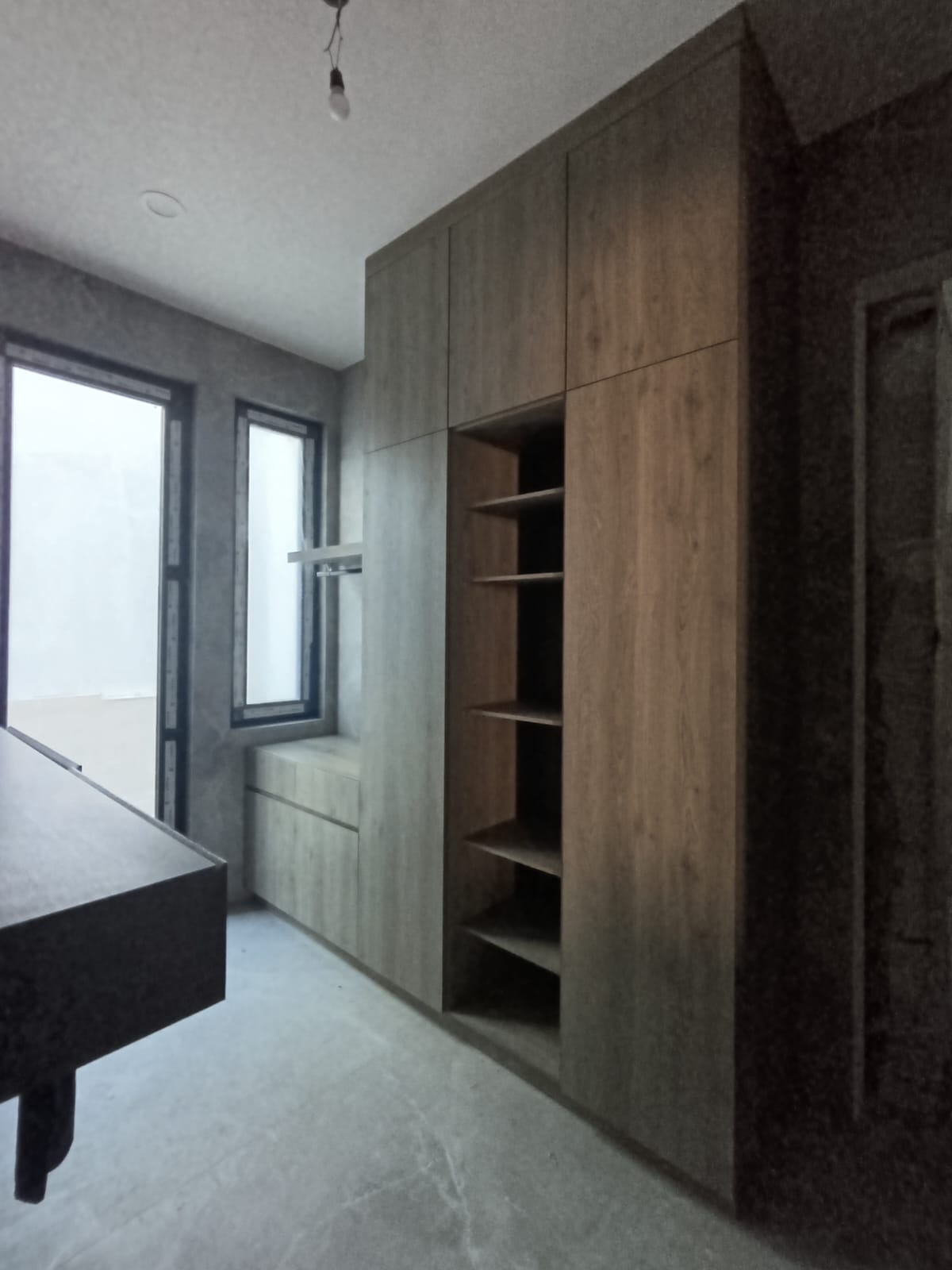 Closet en Roble con Banca y Zapatera