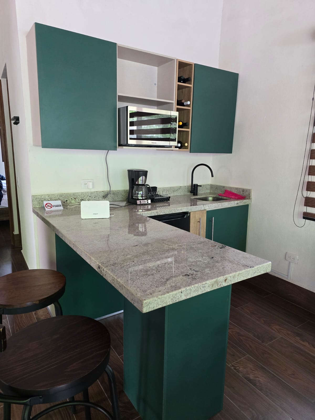 Cocina Verde con Granito