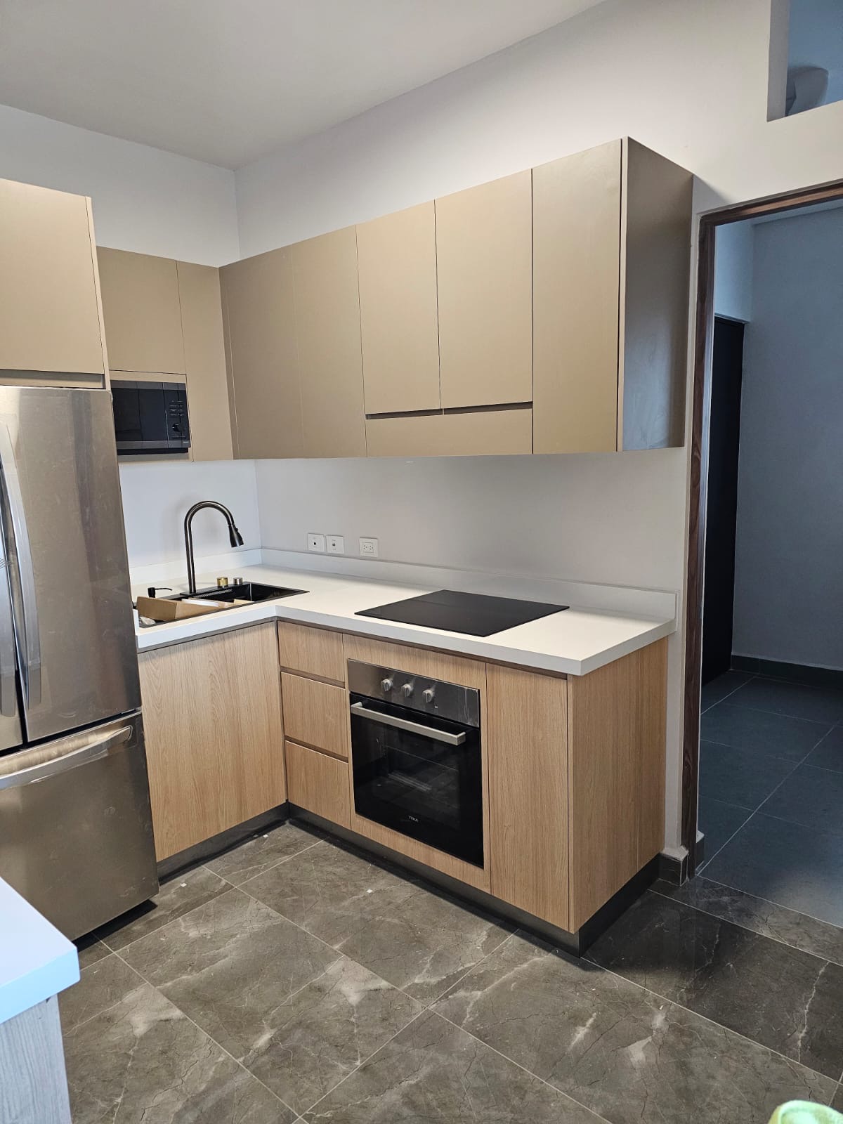 Cocina en L Arena y Roble